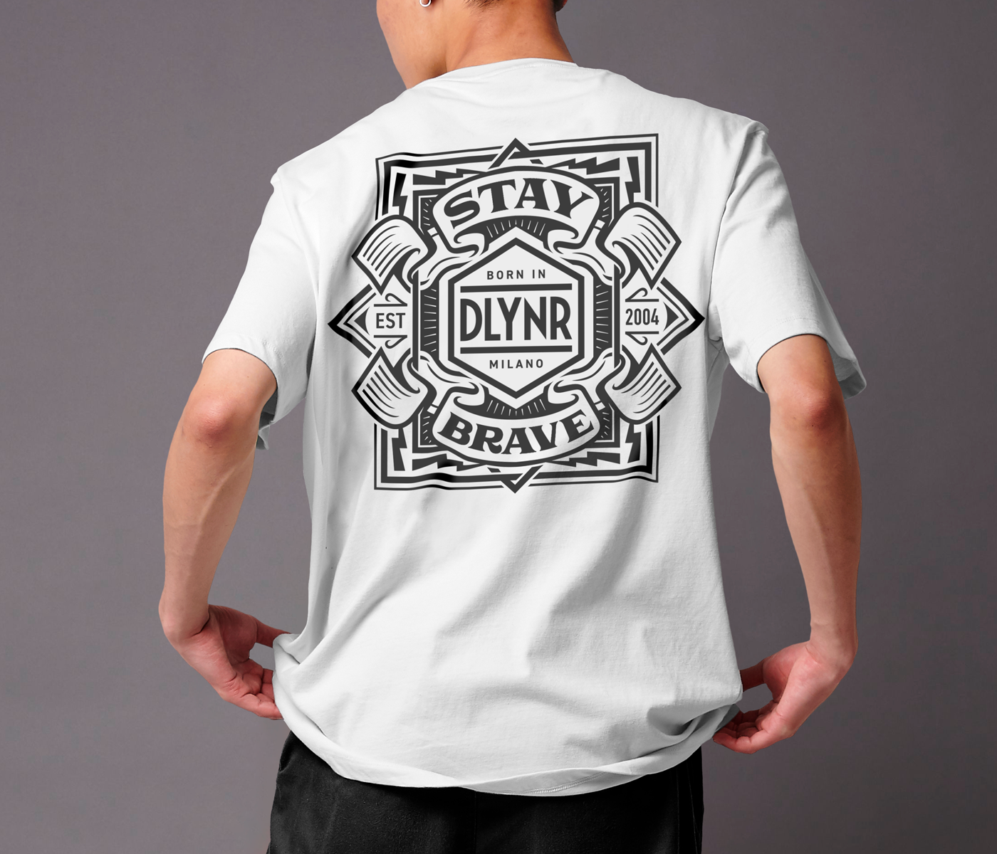 DLYNR badge tshirt